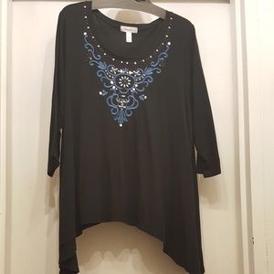 Dress Barn Woman 3X Sharkbite Hem Embroidered Top